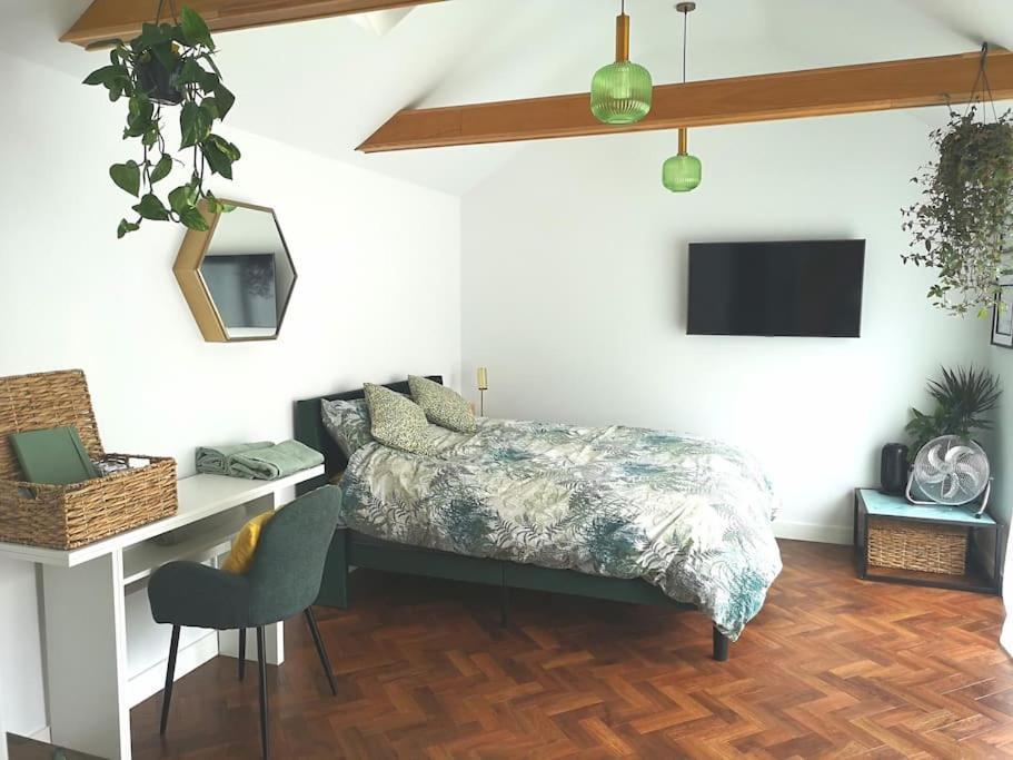 Stylish Apartment In Horsham With Parking And Own Entrance Ngoại thất bức ảnh